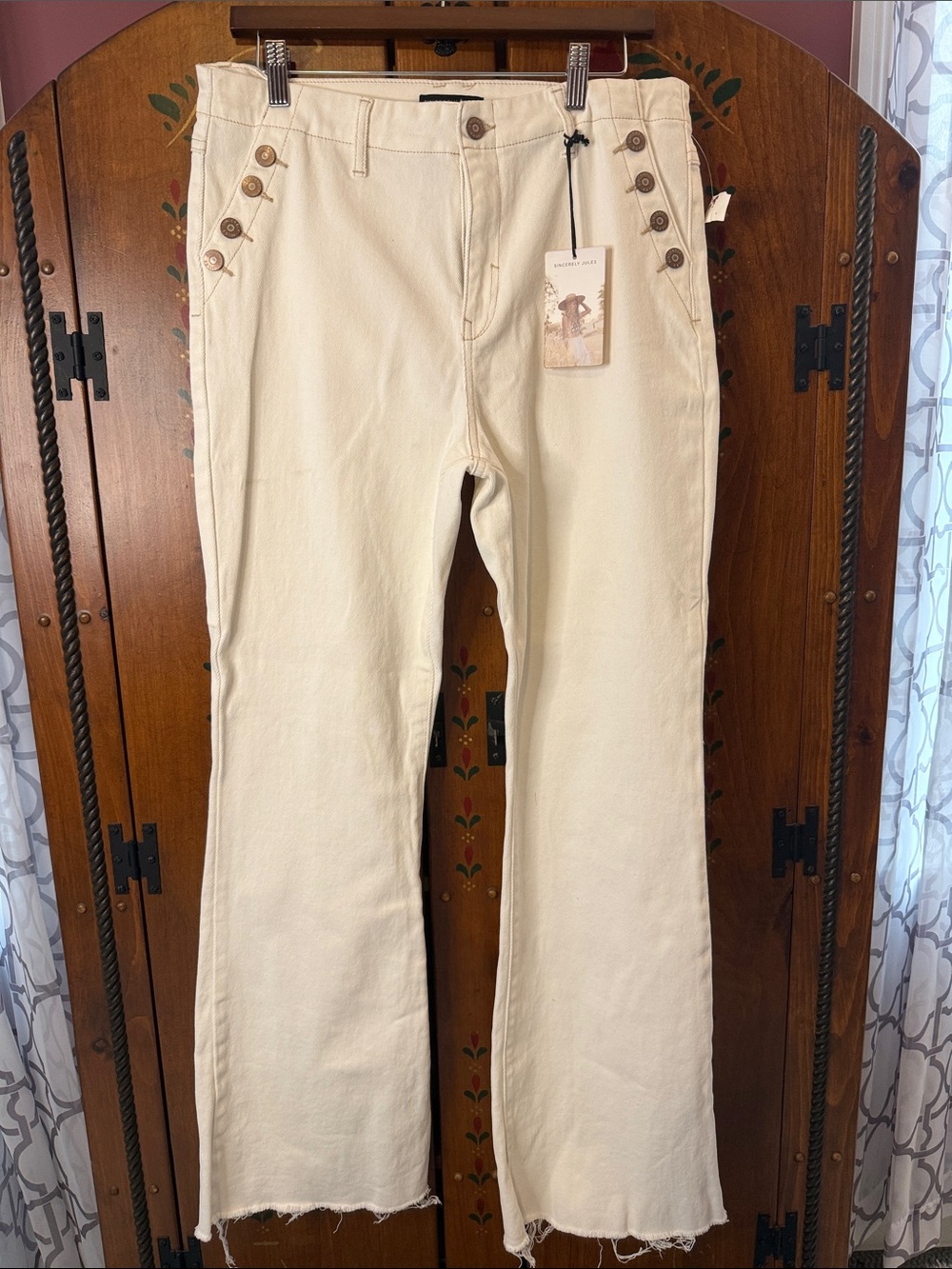 Sincerely Jules lt Cream High-Rise Flare Jeans w/Side Button Detail NWT 11 sku28